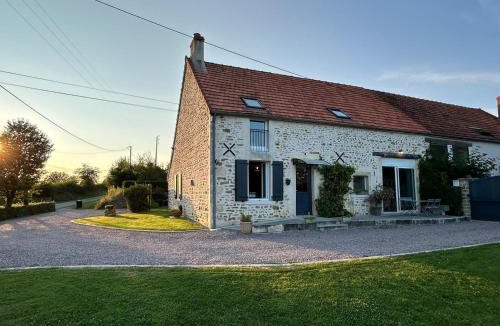 Nohant-Vic House | Charme Authentique en Berry, 11 Pers., Jardin et Wifi - FR-1-591-630