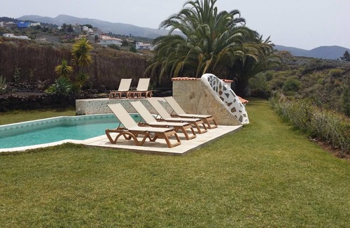 Chio Apartment | Charmin, small holiday home for two with a patio