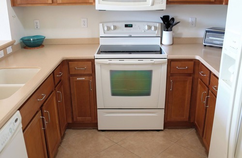 Ruskin House | Charming 2-bedroom townhome with WiFi, AC in peaceful Ruskin