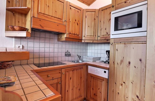 Meribel-Mottaret Apartment | Charming 2-Room, 4 People, Pets Allowed with Wi-Fi