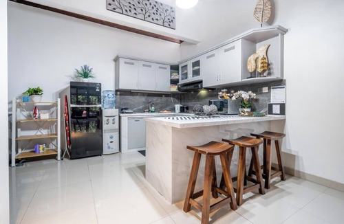 North Legian Villa | Charming 2BR Villa, PRIME LOCATION! - 4Min Drive To Beachwalk Shopping Center!