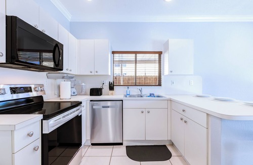 Homestead House | Charming 3-bedroom house in terrific Homestead with WiFi, AC