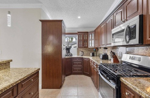 Richmond West House | Charming 3-bedroom house with AC, POOL, WORK SPACE ,WiFi in delightful Miami