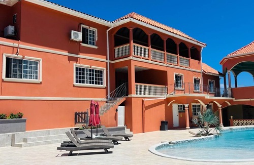 Silver Sands Apartment | Charming 3-bedroom apartment with Pool, WiFi, AC in enchanting Duncan’s Bay