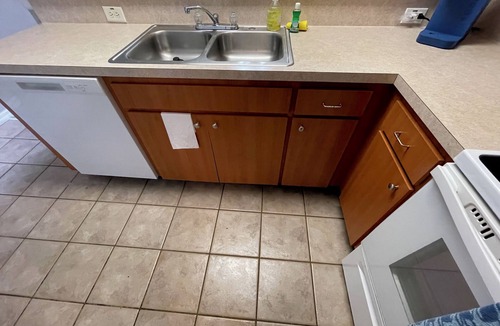 Haines City Villa | Charming 3-bedroom villa with WiFi, AC, Clubhouse access for pool and BBQ.