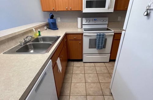 Haines City Villa | Charming 3-bedroom villa with WiFi, AC, Clubhouse access for pool and BBQ.