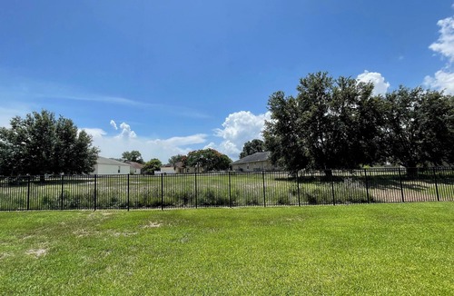Haines City Villa | Charming 3-bedroom villa with WiFi, AC, Clubhouse access for pool and BBQ.