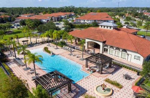 Bellavida House | Charming 3BR Resort Townhome with Private Pool near Disney