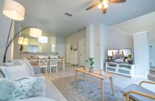 Bellavida House | Charming 3BR Resort Townhome with Private Pool near Disney