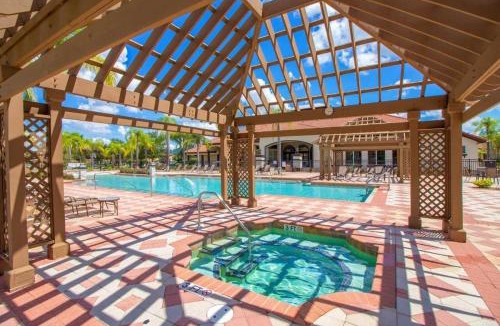 Bellavida House | Charming 3BR Resort Townhome with Private Pool near Disney