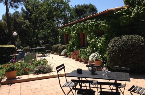 Est House | Charming and tasteful artist's house in an exceptional site in Bibemus