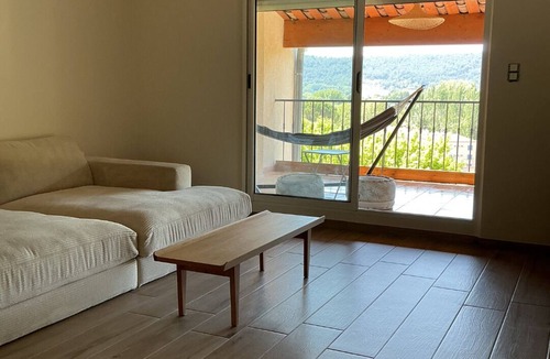 Salernes Apartment | Charming apartment - View of the hills - 30min Lac de Ste Croix - Pets allowed