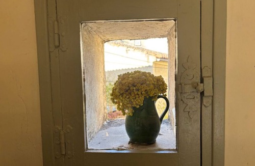 Lourmarin Apartment | Charming Balcony Studio in Lourmarin village with a view on the Chateau