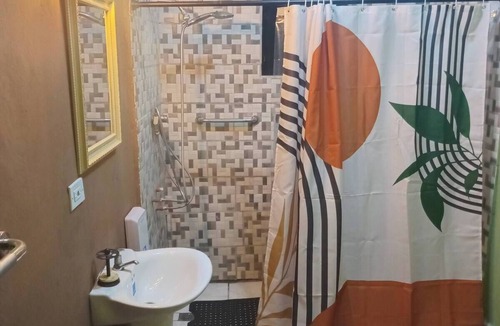 Silver Sands Apartment | Charming Bedroom in fabulous Coral Spring with AC