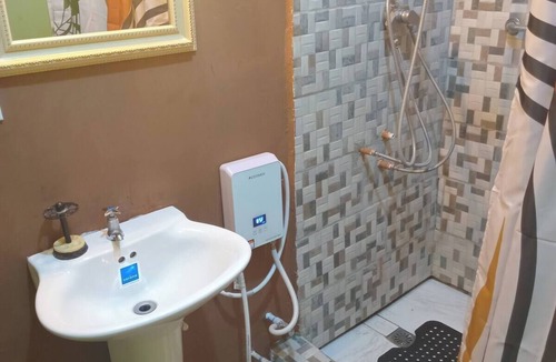 Silver Sands Apartment | Charming Bedroom in fabulous Coral Spring with AC