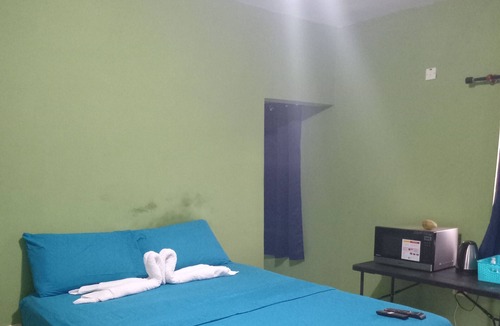 Silver Sands Apartment | Charming Bedroom in fabulous Coral Spring with AC