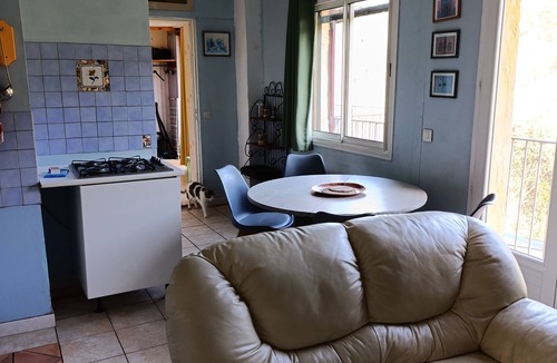 Les Mayons Apartment | Charming, cheap apartment in picturesque Maures village