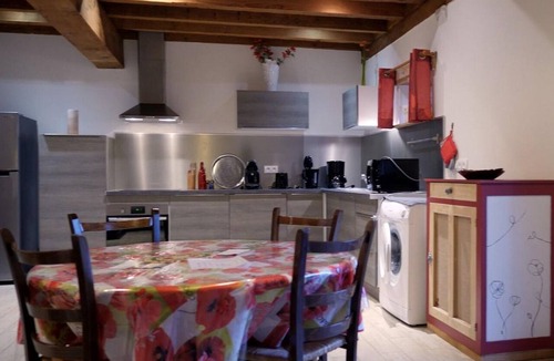 Gannay-sur-Loire Cottage | Charming Cottage with Canal Access and Privacy