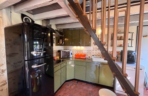Briantes Cottage | Charming Countryside Retreat: Vintage Style, Modern Comforts, All-Inclusive Amenities