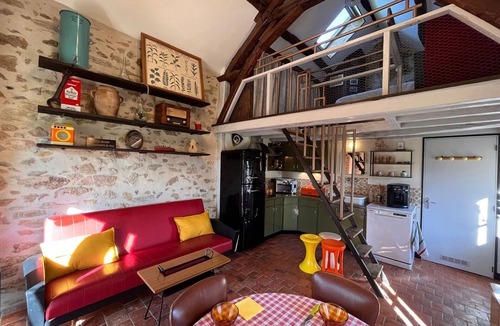 Briantes Cottage | Charming Countryside Retreat: Vintage Style, Modern Comforts, All-Inclusive Amenities