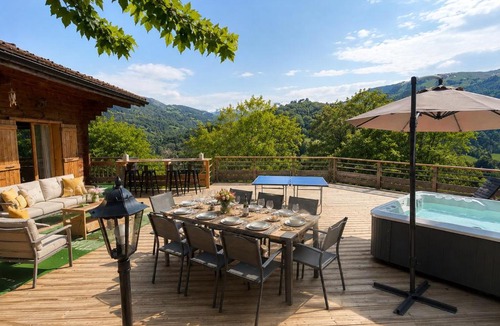 Les Clefs Ski Chalet | Charming family Chalet for 8 people, with private Hot Tub