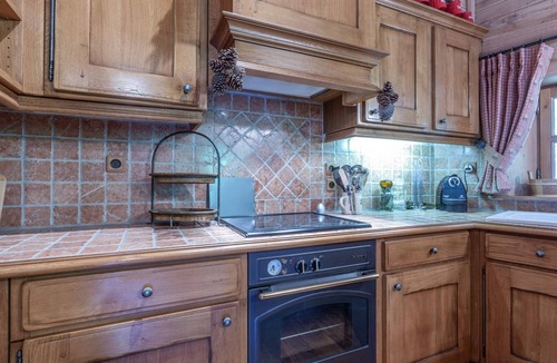 Val-d'Isere Apartment | Charming Mountain Apartment with Fireplace & Balcony, Close to Slopes in Val-d'Isère