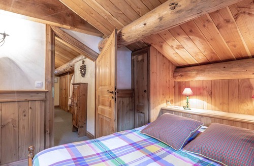 Val-d'Isere Apartment | Charming Mountain Apartment with Fireplace & Balcony, Close to Slopes in Val-d'Isère