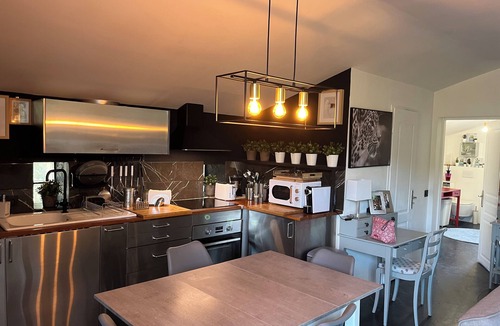 Saint-Marc-Jaumegarde House | CHARMING OUTBUILDING WITH GARDEN IN PRIVATE ESTATE 10 Mn from AIX en Pce