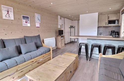 Meribel-Mottaret Apartment | Charming renovated 2-room apartment with south balcony, pets allowed