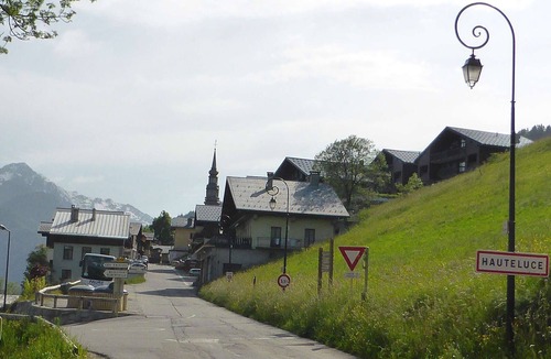 Areches Ski Chalet | Charming Savoyard Mazot in Hauteluce Village – Ideal for Couples, Near Shops and Ski Lift
