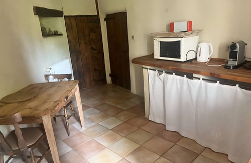 Sauzet Apartment | Charming studio in old farmhouse, private parking, swimming pool.