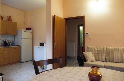 Trikala Apartment | Charming Trikala Apartment With Garden & Central Heating