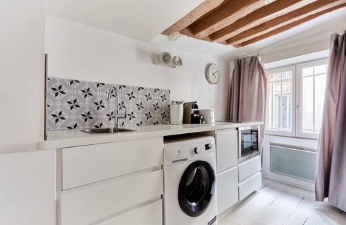 Strasbourg -Saint-Denis Apartment | Chenier Studio - Studio Apartment, Sleeps 2