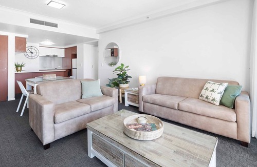 Gold Coast Apartment | Chevron Renaissance Ocean View