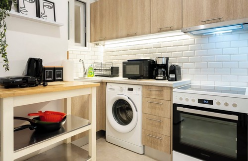 Pangrati Apartment | Chic One-Bedroom retreat near Panathenaic Stadium