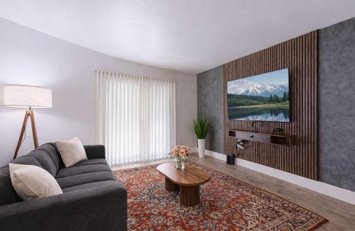 Beach Park Apartment | Chic South Tampa Retreat 2 King Beds Pool, Gym & Prime Walkable Location