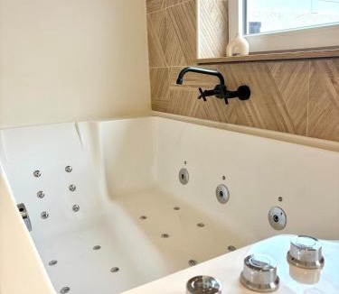 Montfrin Apartment | Cinéma Lune