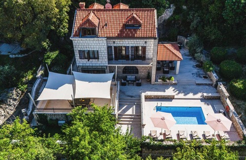 Babin Kuk Villa | City Beach Villa with Pool and Sea View