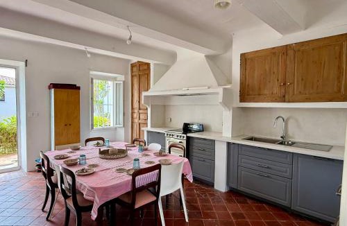Saint-Cyr-sur-Mer Villa | Click! OMG Beach & Pool - The Secret Madine Cocoon in Provence - Walk to Sea Private Villa