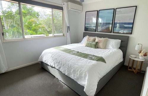 Labrador House | Close to Surfers Paradise - Long stays. Comfortable, modern townhouse