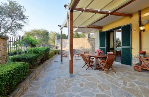 Santa Maria di Castellabate Villa | Coratina Apartment with private patio, in the garden and near the pool
