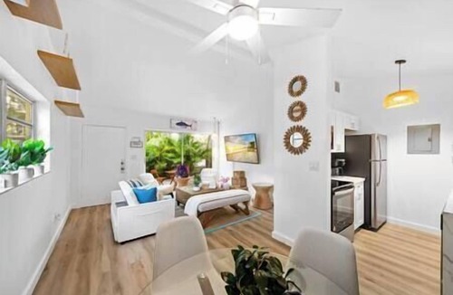 Coconut Grove House | Coconut Cottage in the Grove-Yellow Cottage