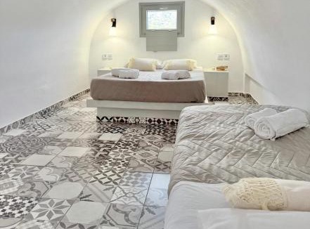 Fira Apartment | Comfort Inn Fira