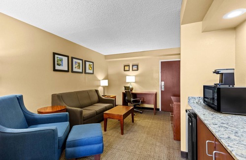 Lakeland Hotel | Comfort Inn & Suites Lakeland North I-4