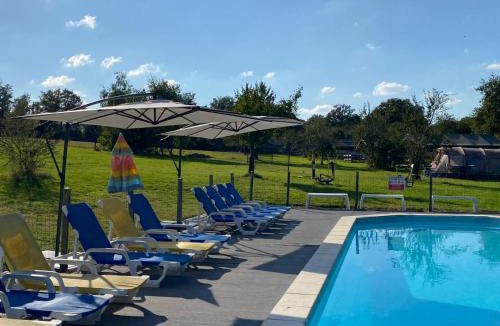 Saint-Desire Other | Comfort Safari Tent with Terrace on Nature Campground in France