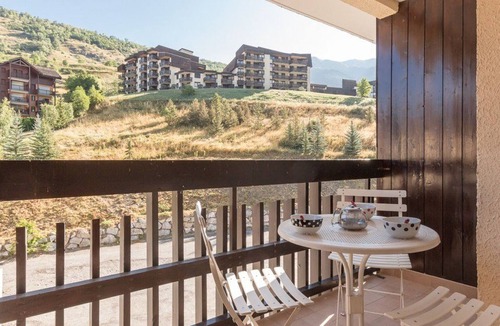 Chantemerle Apartment | Comfort studio for 2 with balcony and private parking