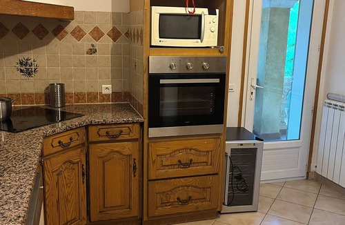 Vins-sur-Caramy Apartment | Comfort villa on the lake