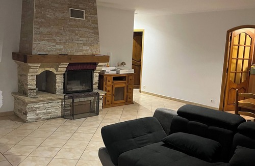 Vins-sur-Caramy Apartment | Comfort villa on the lake
