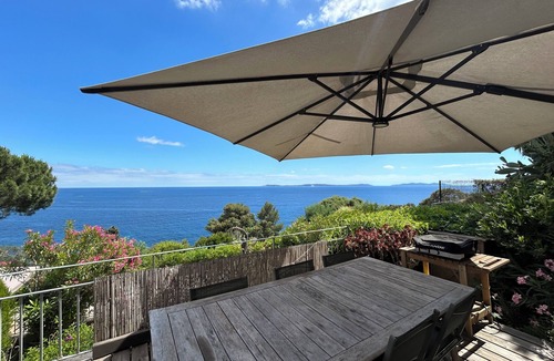 Rayol-Canadel-sur-Mer Apartment | Comfortable apartment with 100m2 panoramic terrace facing the sea