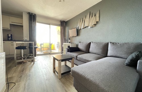 Sete Apartment | Comfortable 2-room apartment in Sète with terrace and private parking